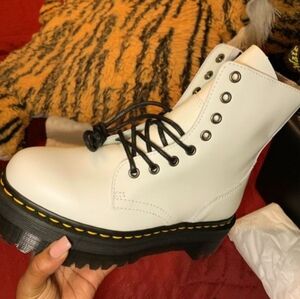 Dr. Martens Jadon White Smooth Leather 8-Eye Platform Quad Boots New in Box